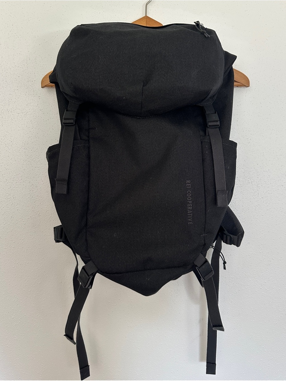 REI Co-op Beyonder Daypack Backpack Black Minimalist Laptop 25L
